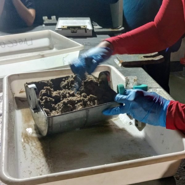 Embarque no Navio de Pesquisa Hidroceanográfico Vital de Oliveira na foz do rio Amazonas - março 2024